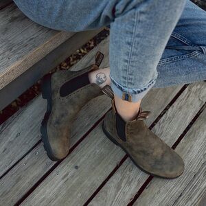 Women’s Blundstones high top Chelsea boot with heel